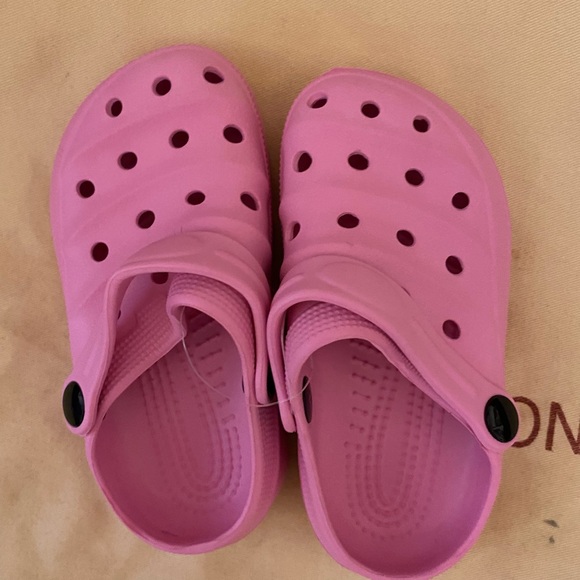 Kids shoes size 8 1/2 toddler - Picture 3 of 5